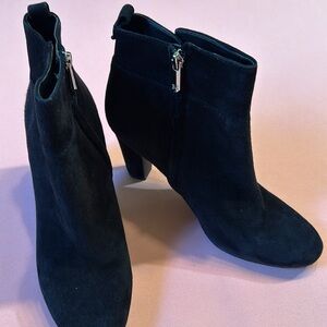 New Sam Edelman Suede Ankle Boots. Black. Size 9.